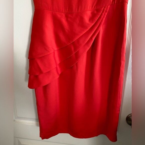 Alice + Olivia Asymmetrical Side Ruffle Open Back Fitted Dress Bright Poppy XS 0 - Picture 4 of 16